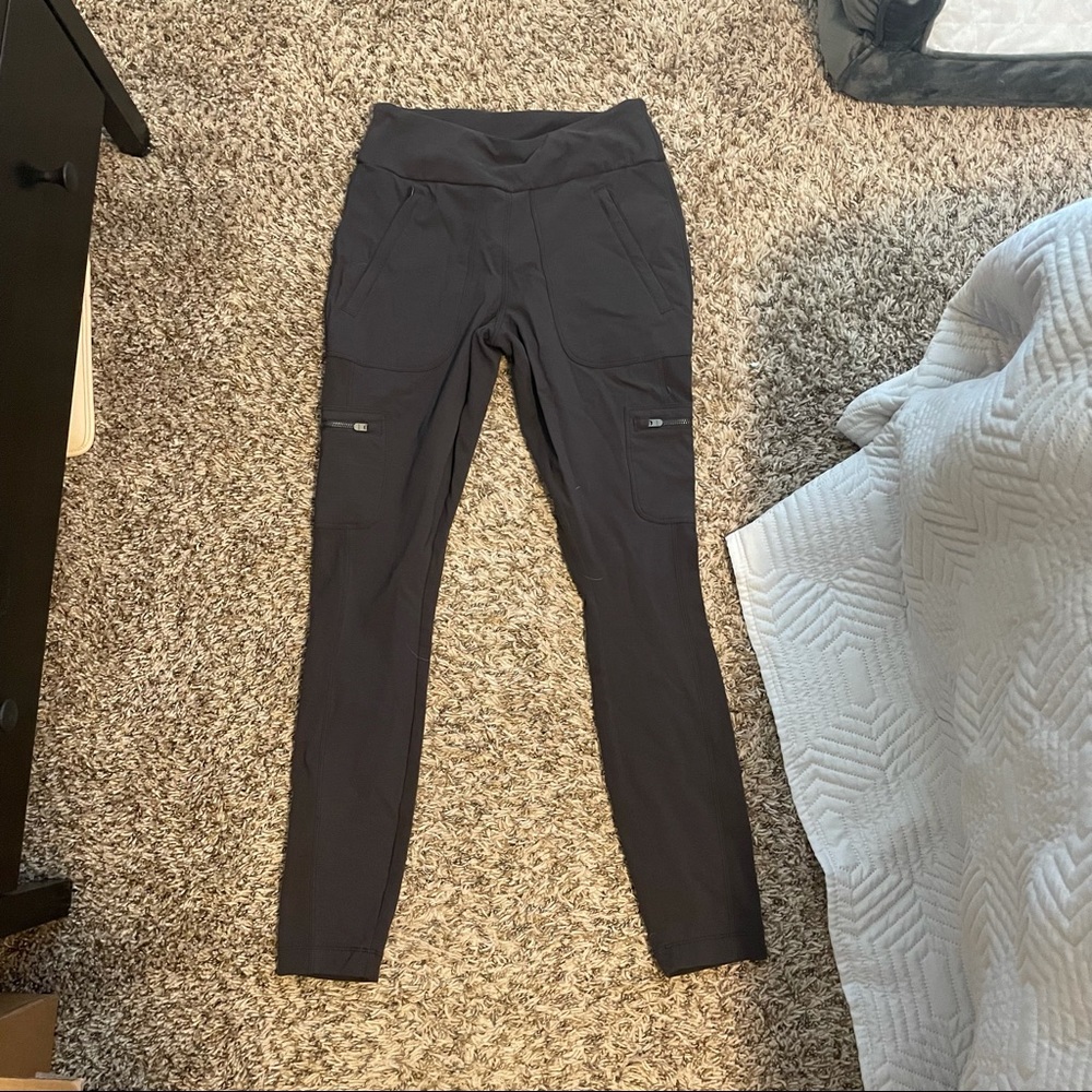 Athleta leggings with pockets